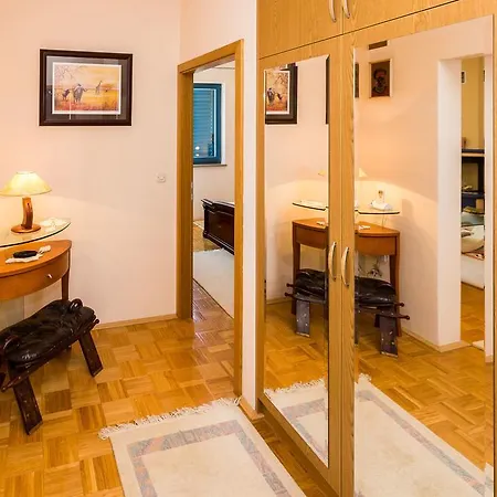 Tanzanite Apartman *